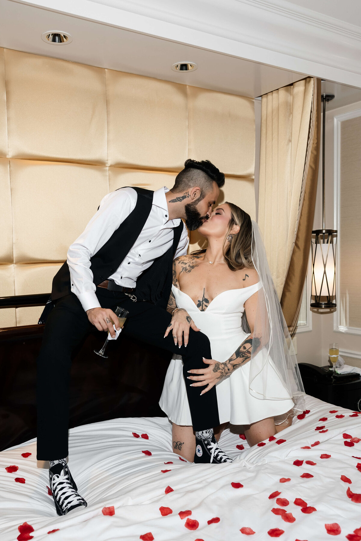 19_riskyexposure_sasha-andy_las-vegas-elopement-photography