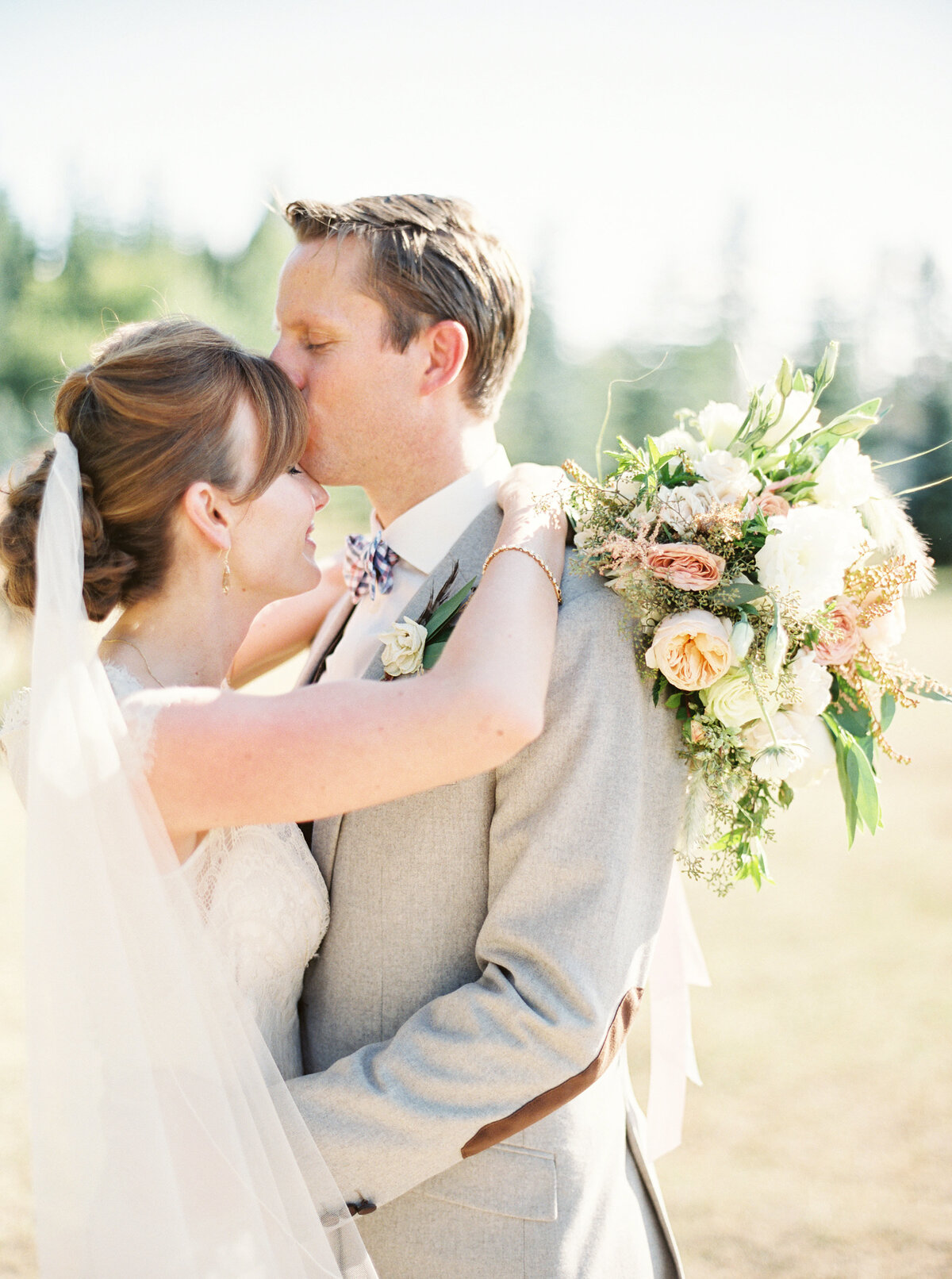 Orange Photographie Weatherwood Columbia Falls Montana Wedding5