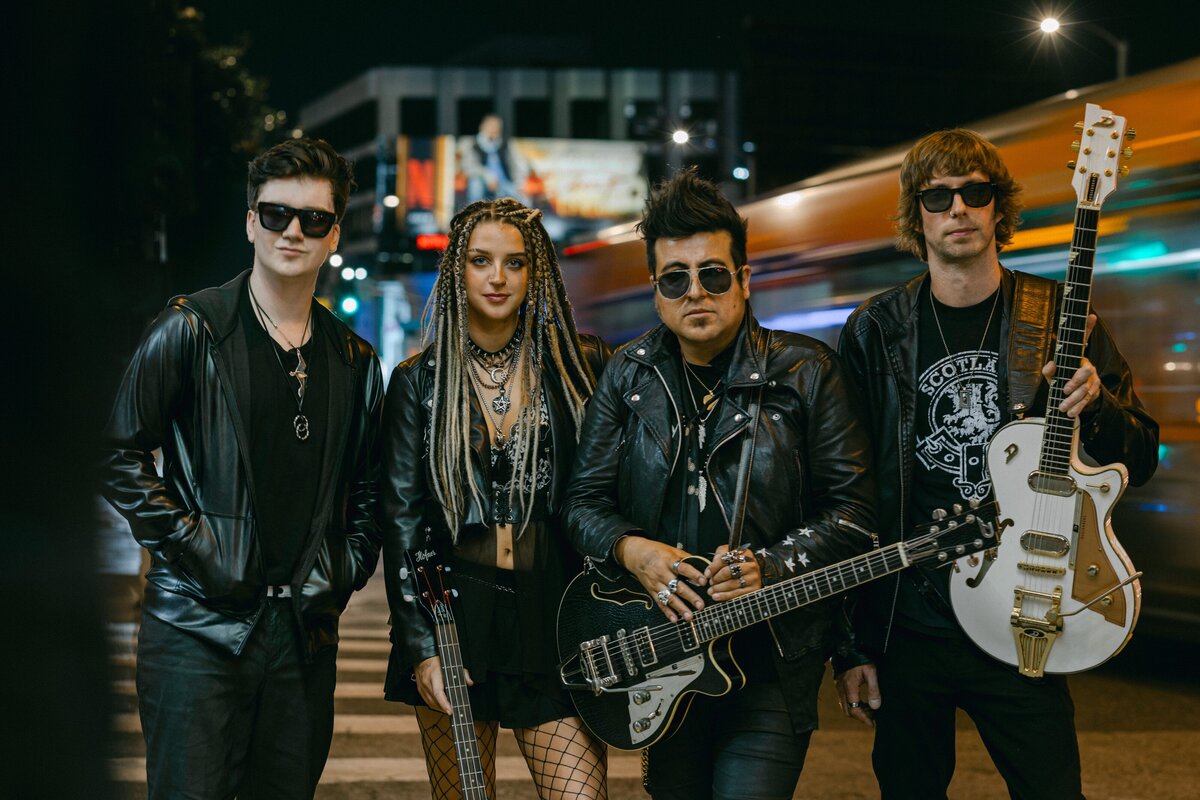 Falling-Doves-Hoffner-Duesenberg-Guitar-Hollywood-Whisky-A-Go-Go-0050