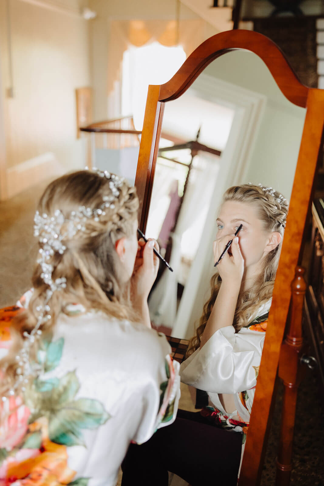 Bride putting eyeliner on