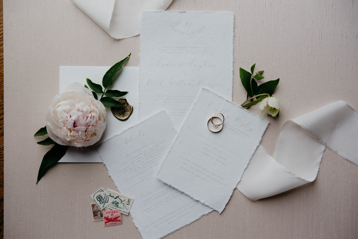 bride-reads-letter-from-groom-bw-quiet-moment