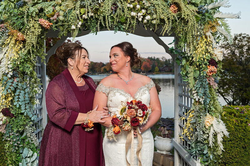 Detroit Wedding Photographer Victoria Wedding Chapel-185