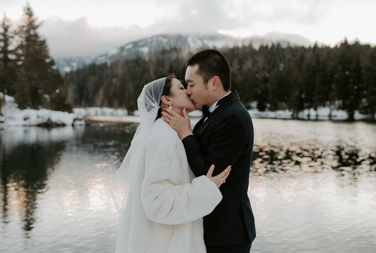 Gold-Creek-Pond-winter-elopement-3069