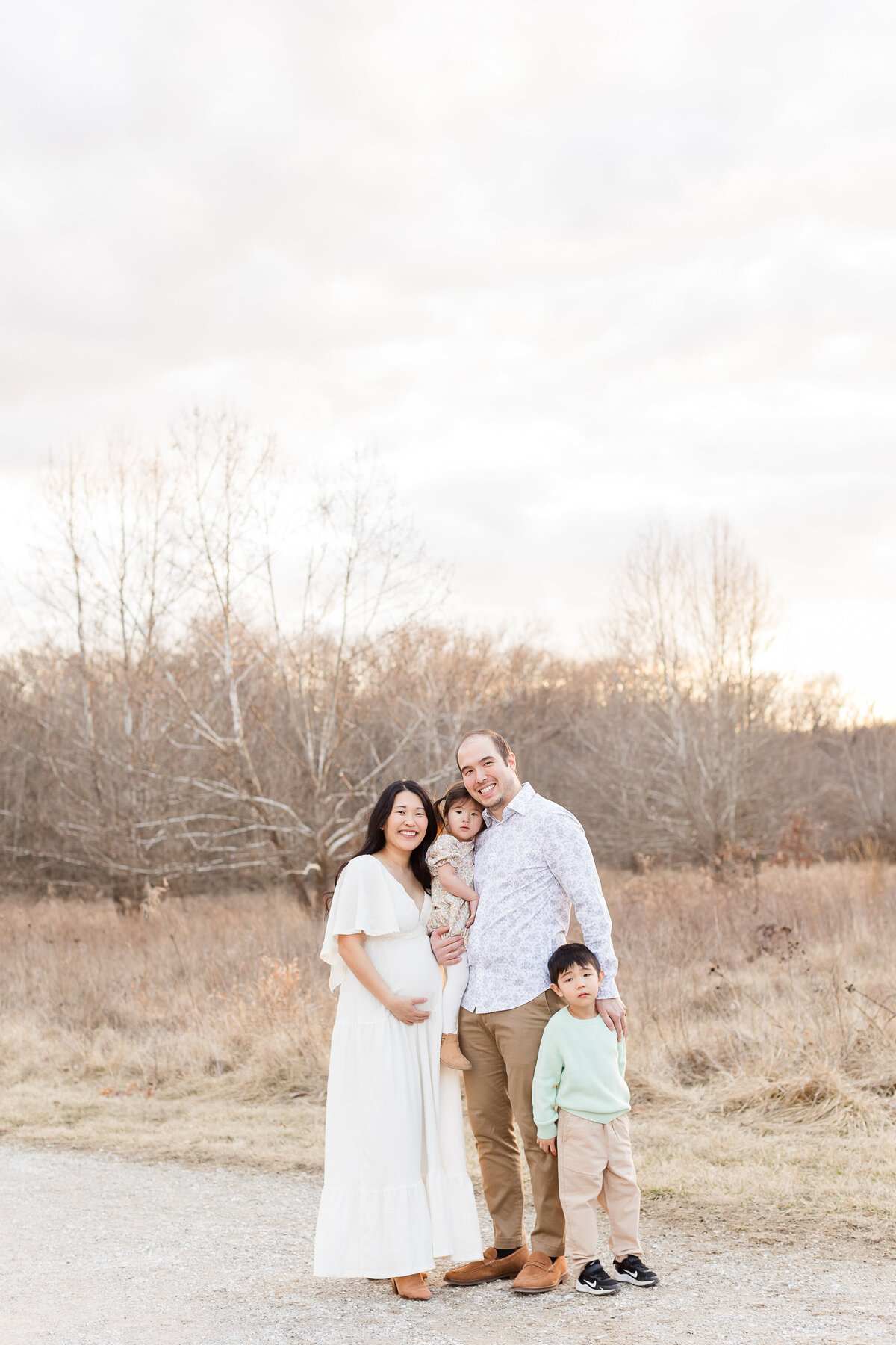 outdoor maternity photographer in Columbia Missouri