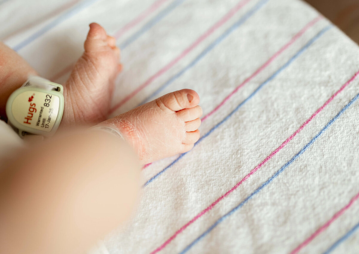 baby-first-hours-photo-session-maple-grove