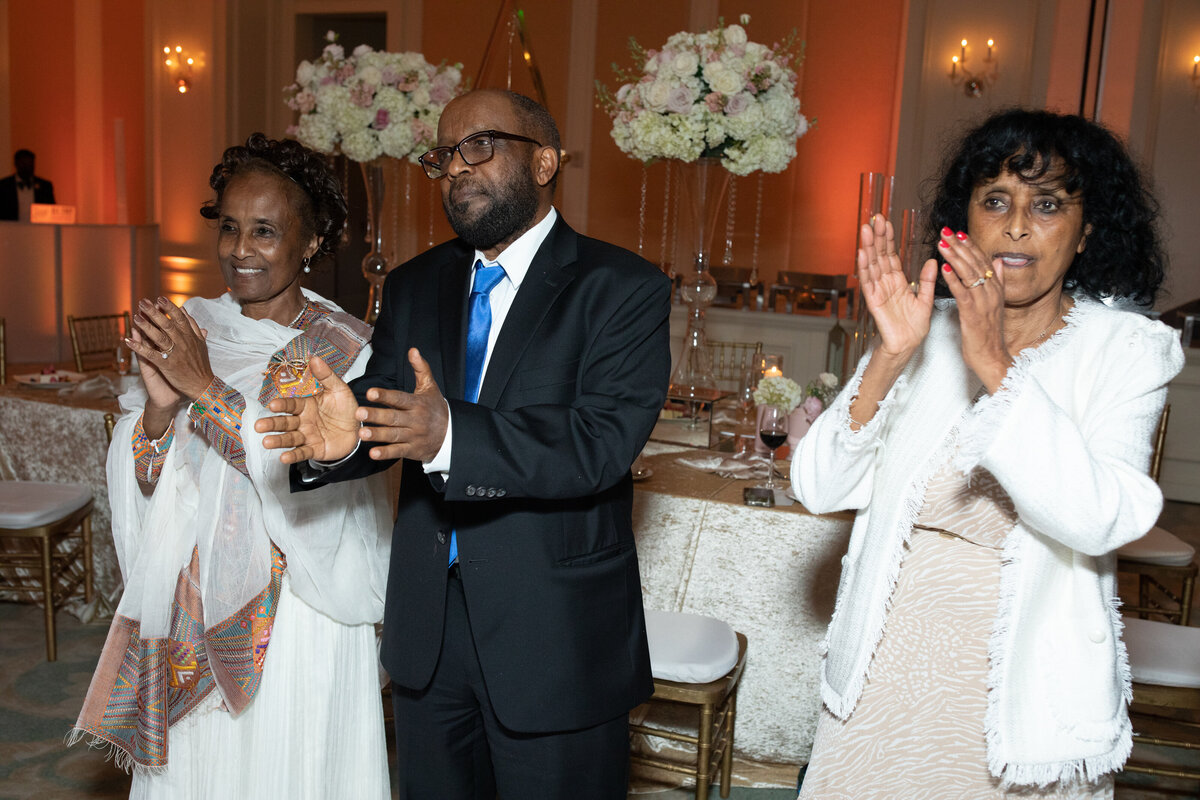 st-regis-guests-dancing