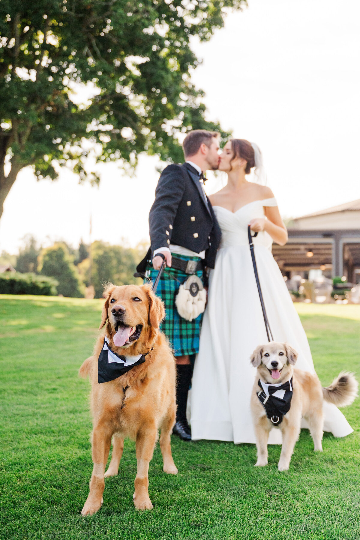 married couple posing with their dogs on the golf course at The Lake Club Ohio