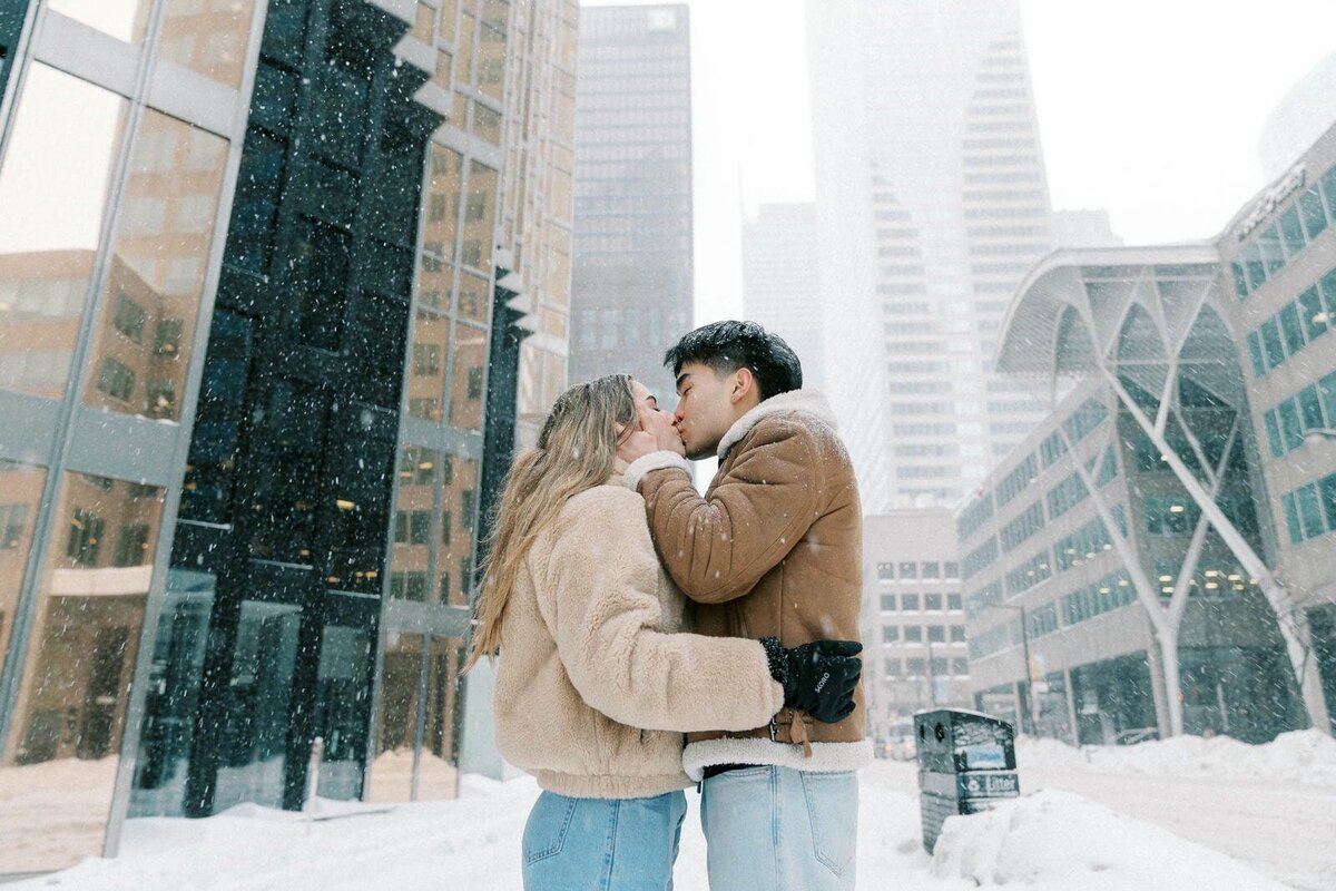 E10-Winter-snowy-engagement-photoshoot-in-Toronto-Zhan-and-Tina-2025-02-16-2500px-1051