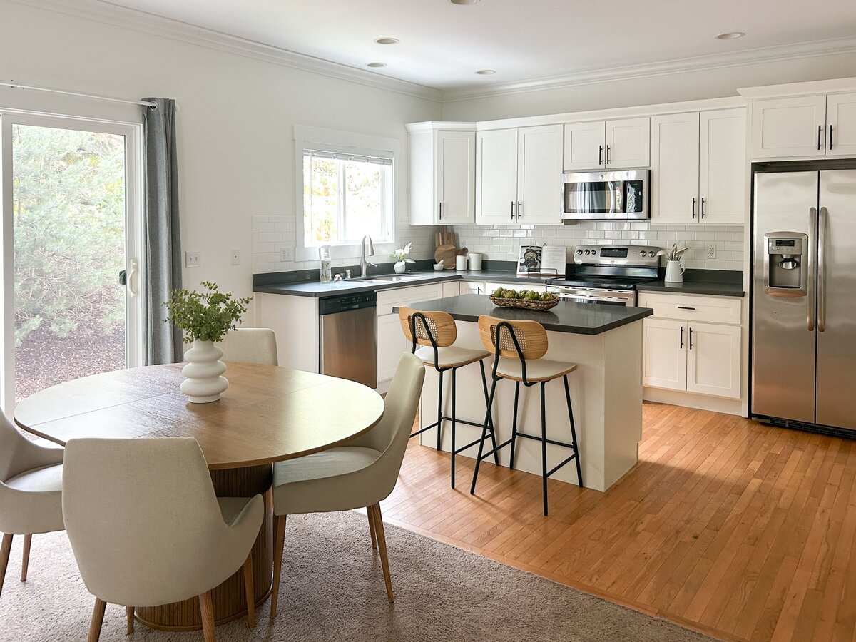 occupied-home-staging-bothwell-condo-kitchen-modernmollusk-1