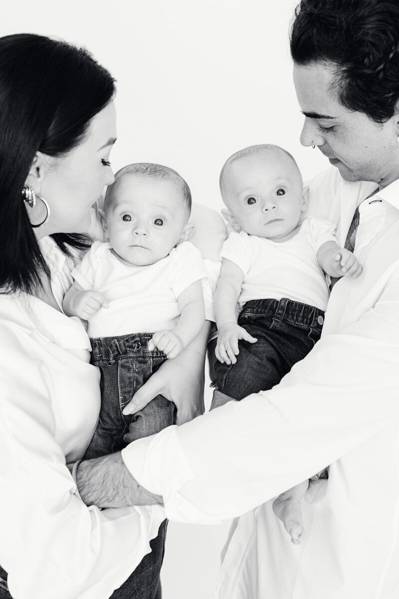Phoem_Studio_photography_studio_family_R&S_twins-3 bn
