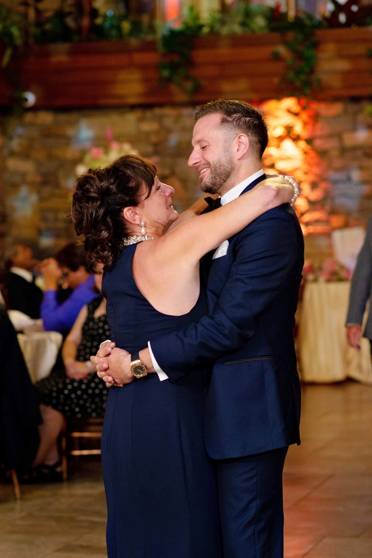 groom and mother dance at Fox Hollow