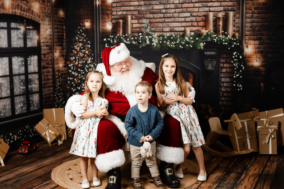 Best NWA holiday photographer, holiday portraits near me, Northwest Arkansas holiday photography, NW Arkansas holiday photos, NWA santa photos