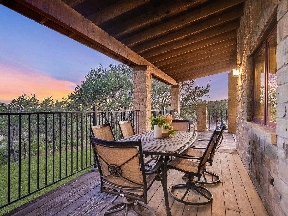 Exterior balcony dining