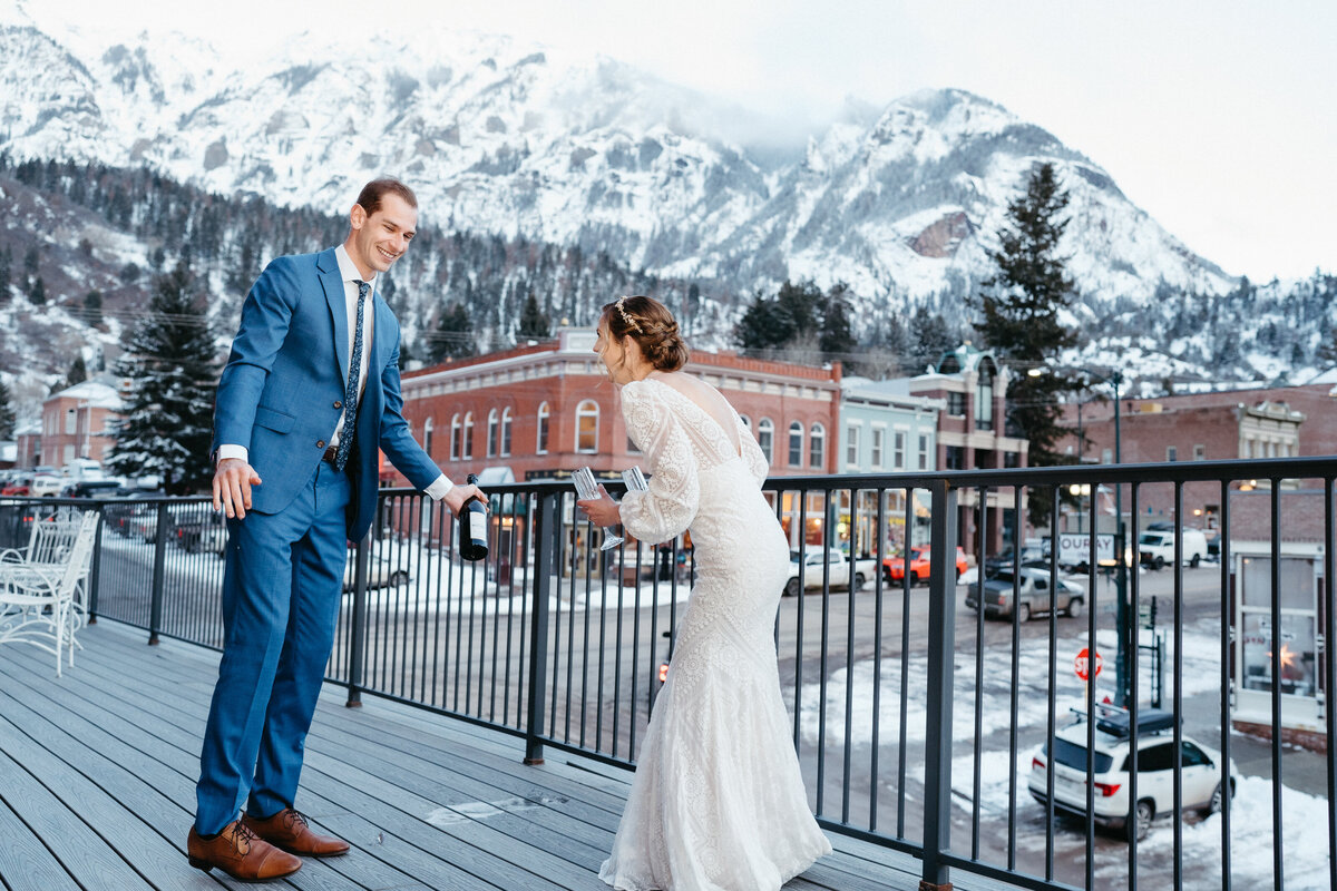 Sam-Murch-Photography-Ouray-Winter-Elopement-with-dog-84