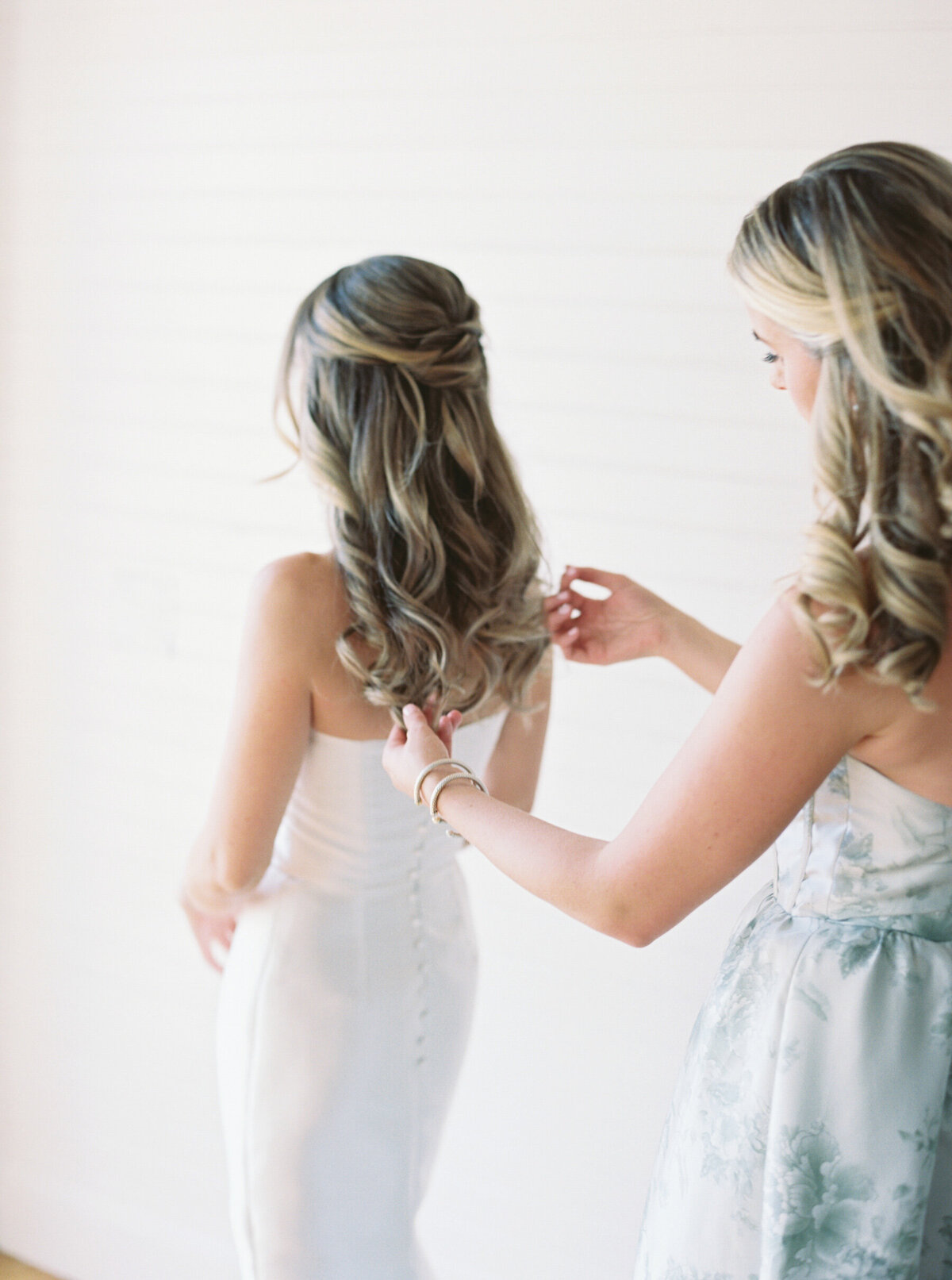 Emily March Photography Wilmington, North Carolina and Destination Wedding Engagement Photographer Heirloom Photography for Memorable Gatherings Light Airy Sentimental Imagery Images Weddings_Castle Hill Inn Wedding - 005