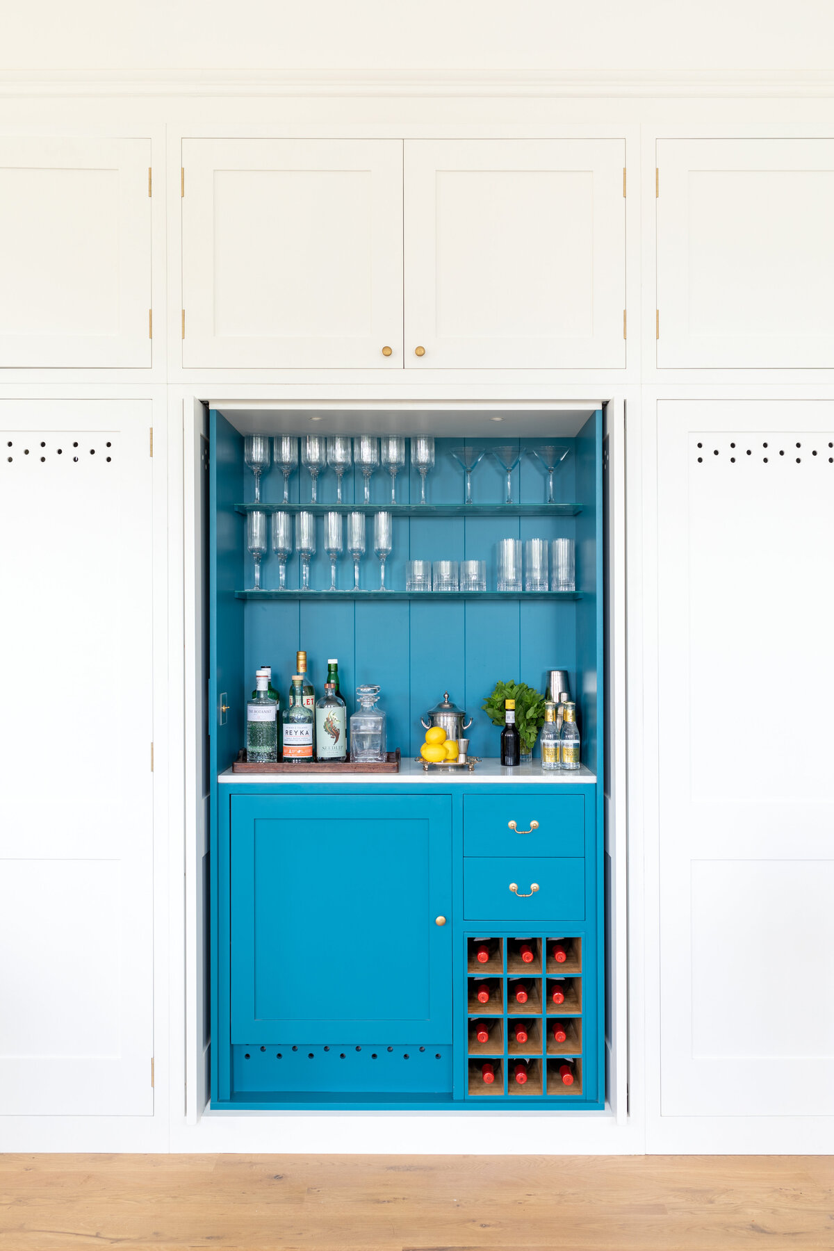 PAGE 22 - UNDER BESPOKE JOINERY NEXT TO THE PLAN