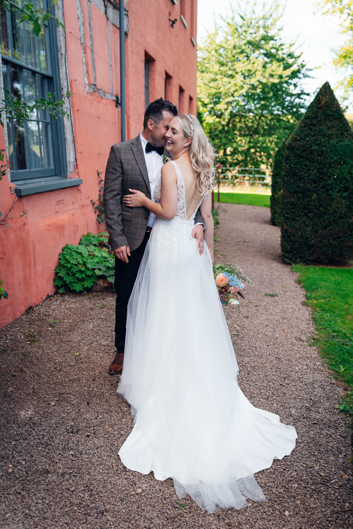 cotswold-wedding-photographer-couples-portraits-in-grounds-of-pauntley-court