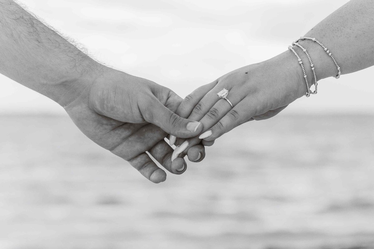 26-monotone-holding-hands