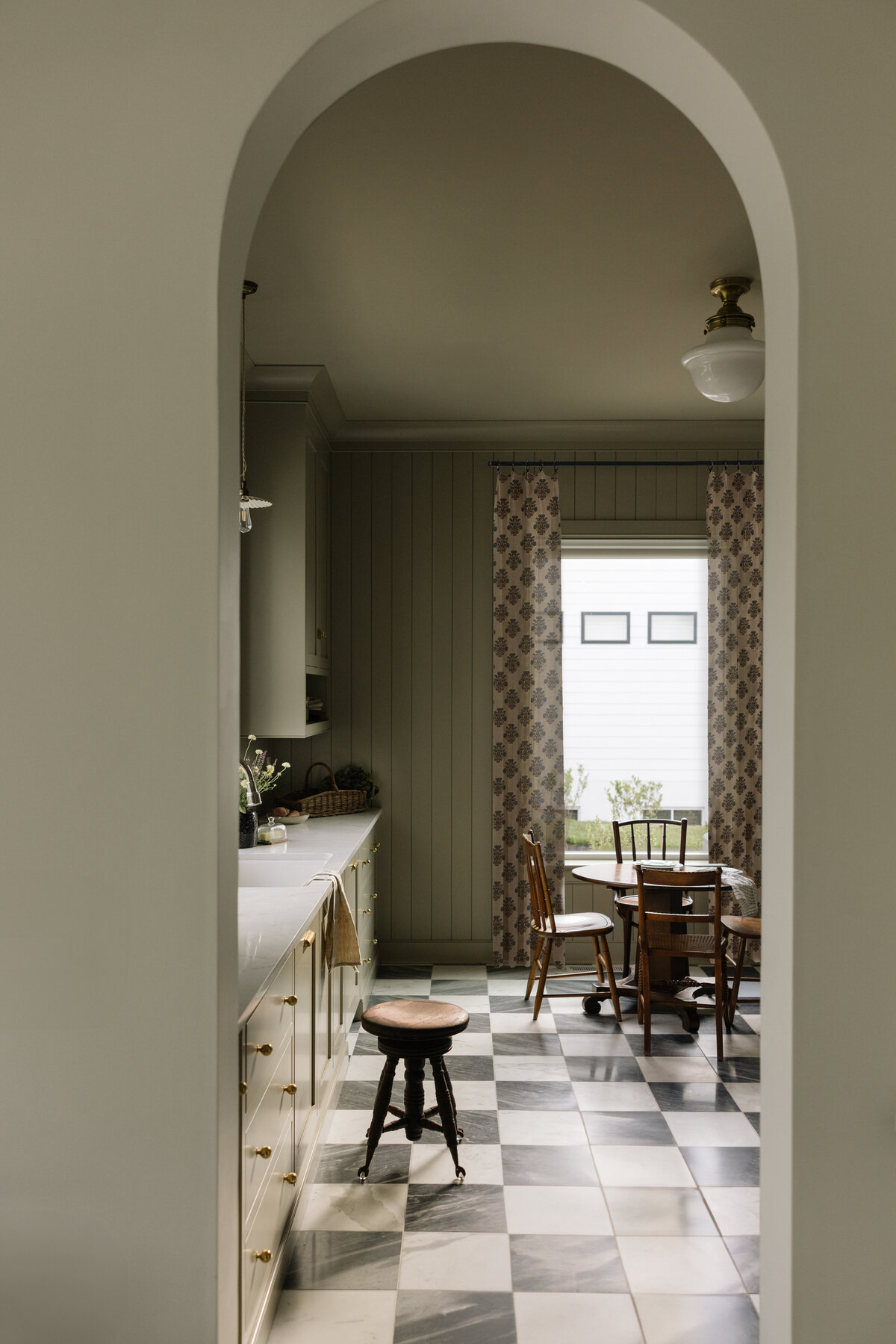 Interior Design Website Designer - Web Designer for Interior Designers - Showit Website Templates for Interior Designers - Coastal Template Co - Flodesk Newsletter Templates - Canva Instagram Templates - 16