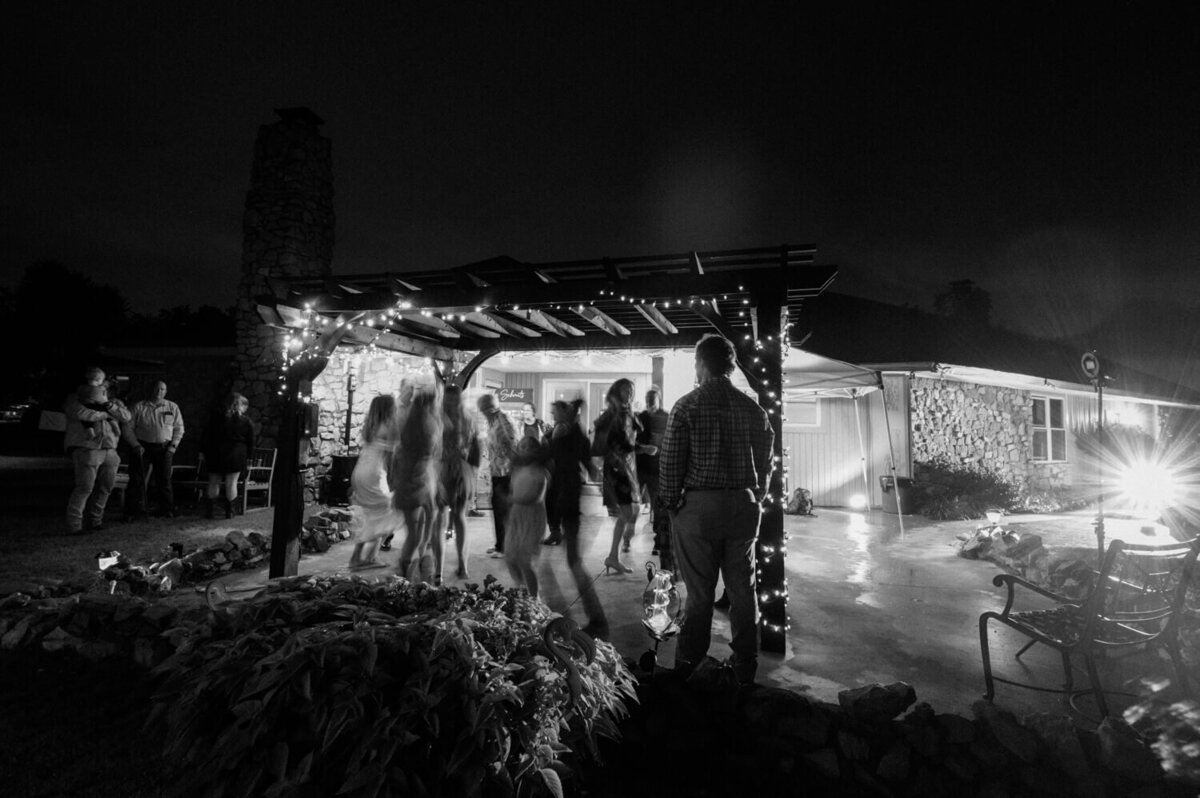 guests-dancing-under-pergola-reception