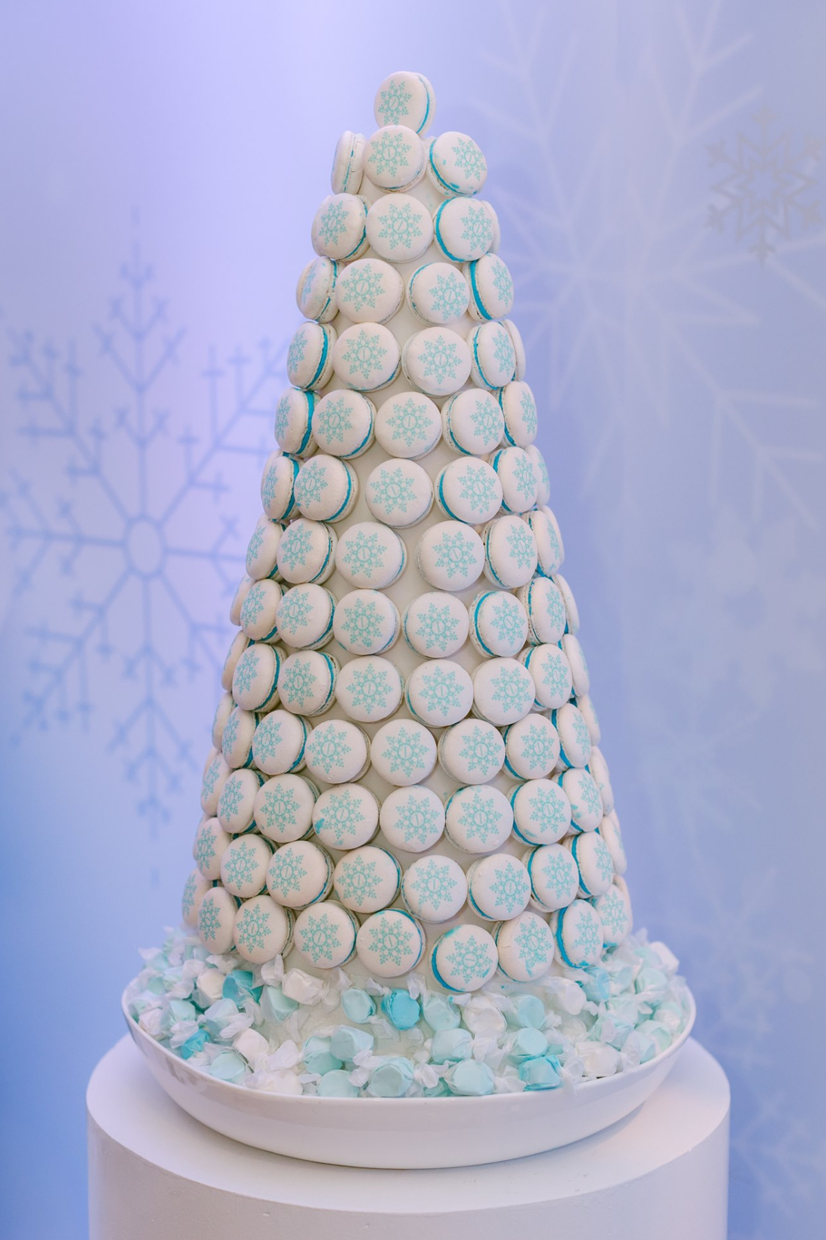 winter-wonderland-dessert-macaron-tower
