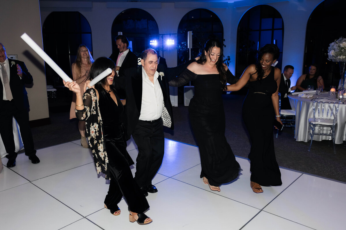 142_riskyexposure_marley-simon_las-vegas-elopement-photography