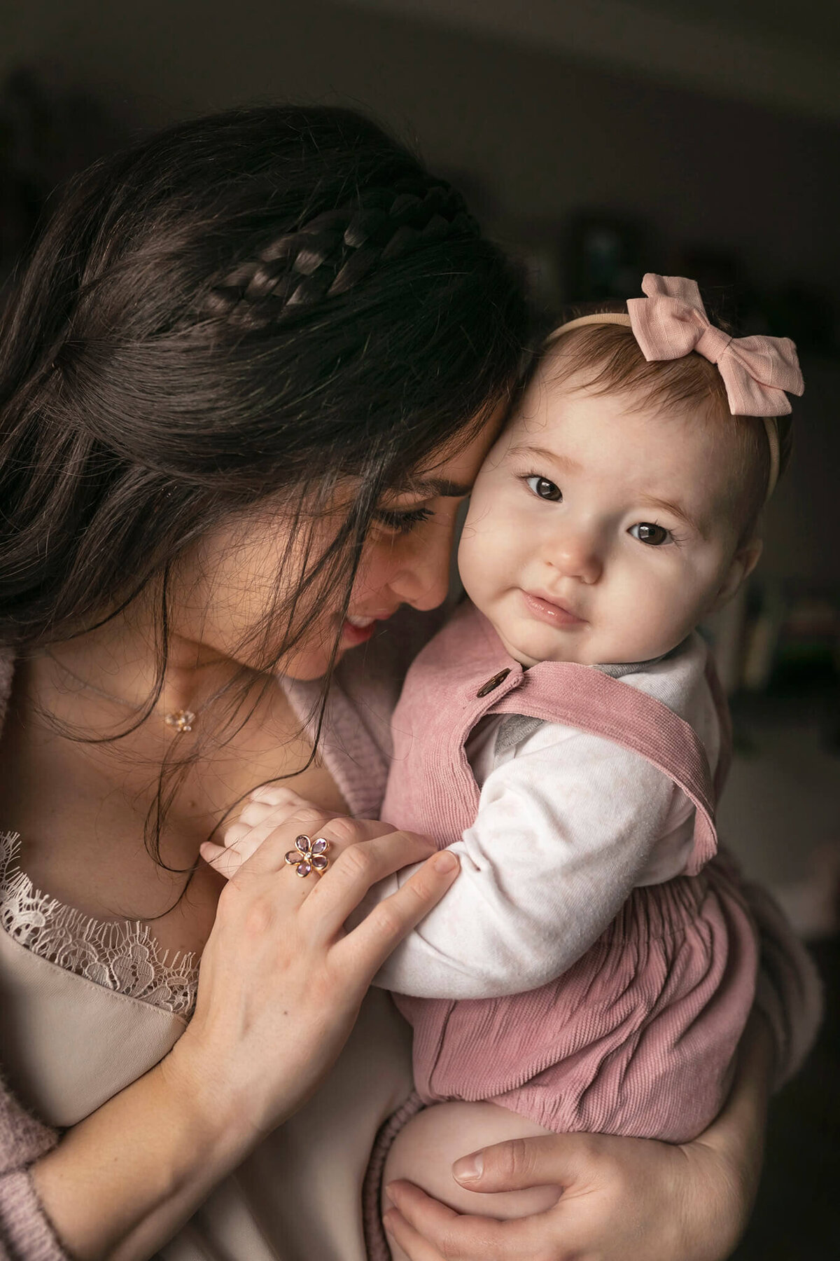 NJ portrait photos of mom holding daughter in Cranford NJ