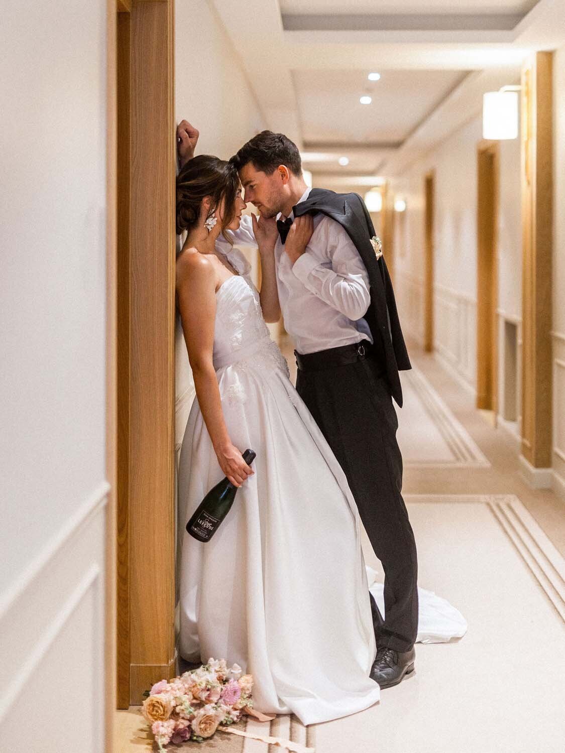 Colorful couture wedding at luxury hotel chais Monnet in Cognac - Veronique Lorre artistic direction floral designer52