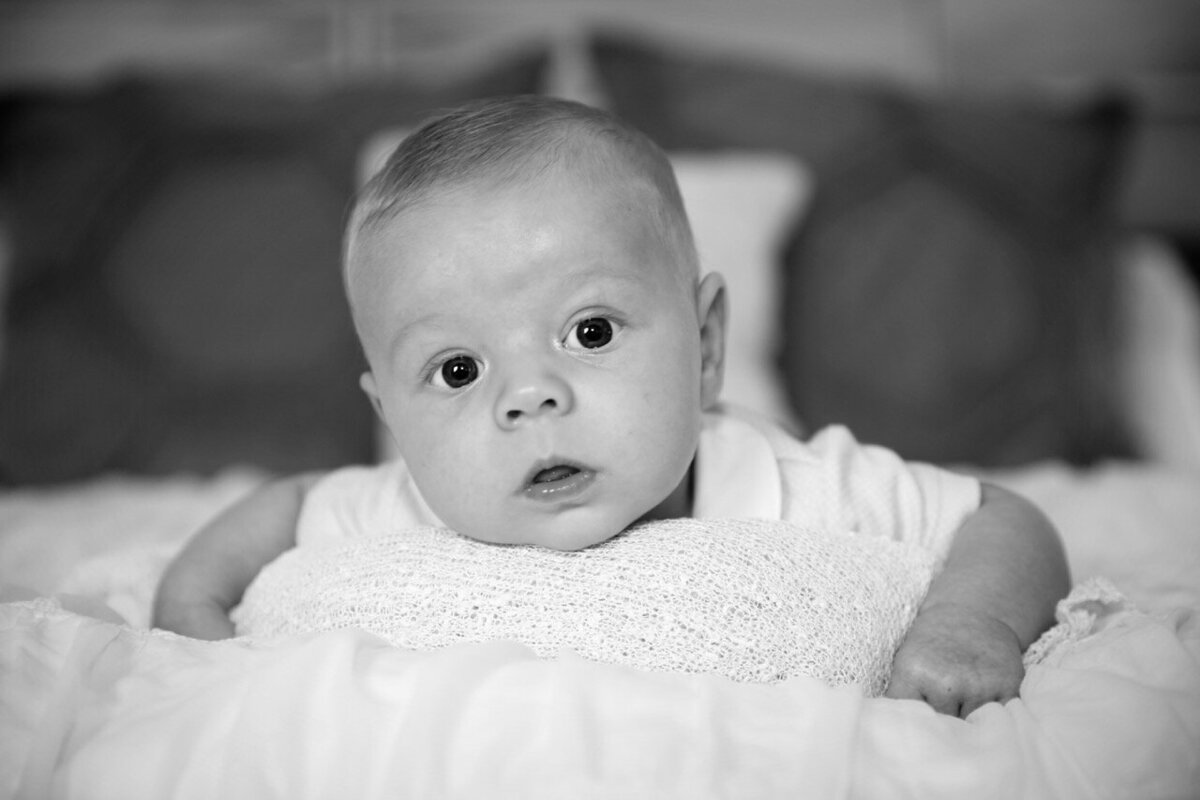 2-neborn-natural-light-orange-county-lauren-ford-photography.