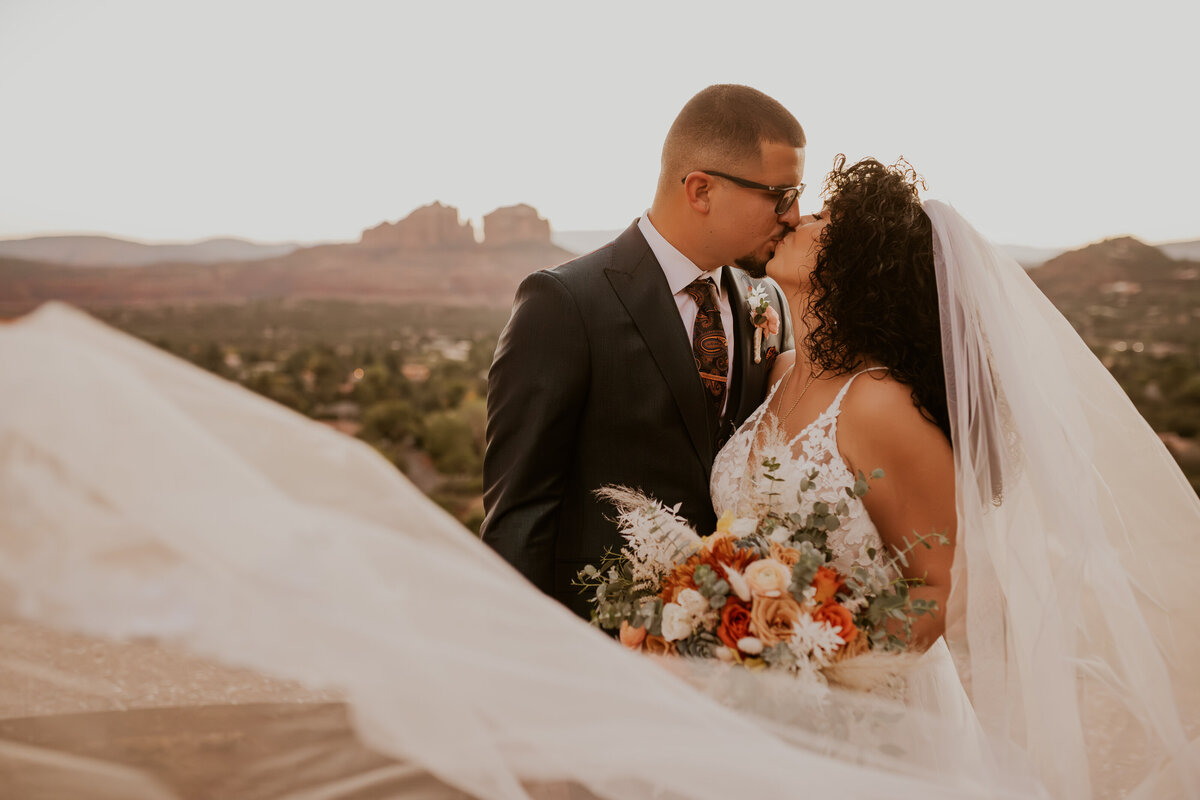 jujuphotography-sedonaarizona-sedonanationalpark-elopementsession-elopementdestinationwedding-cristinaandalexis-529
