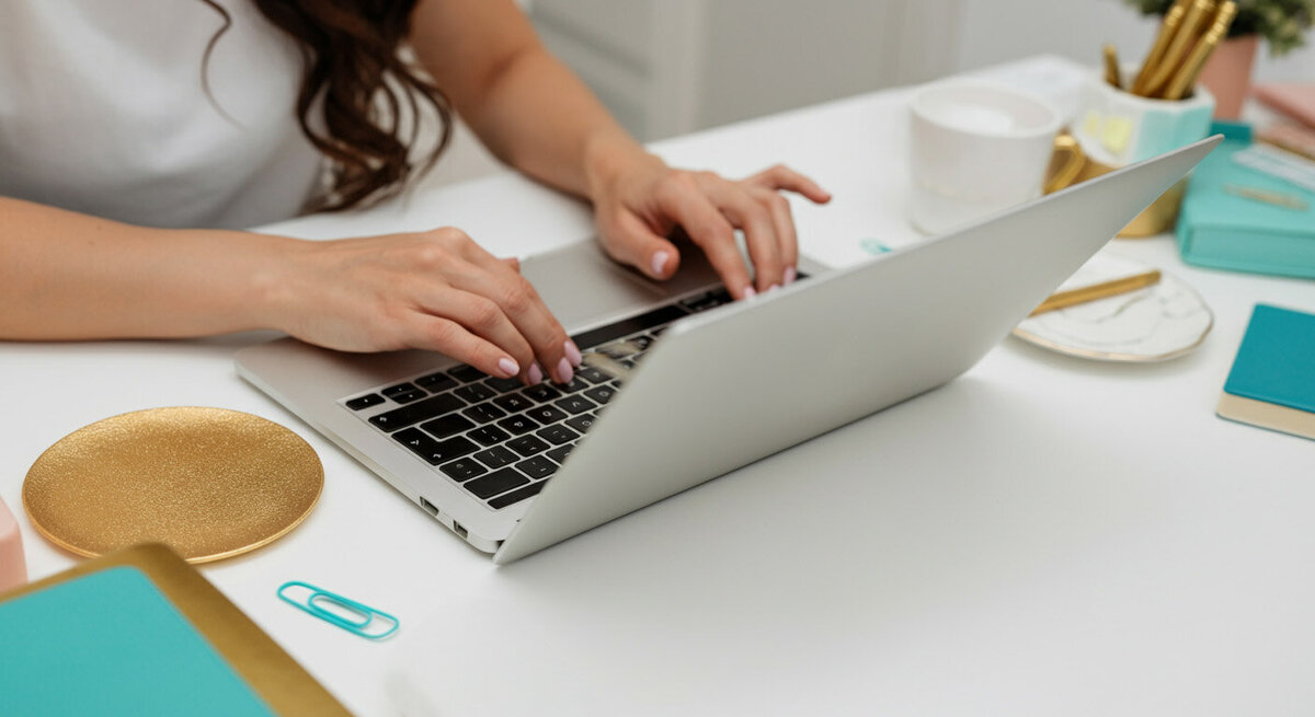 ElianaElizabeth-FacebookAdsExpert-Office-01