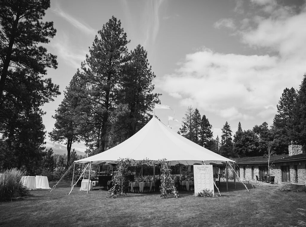 outdoor-wedding-house-on-metolius