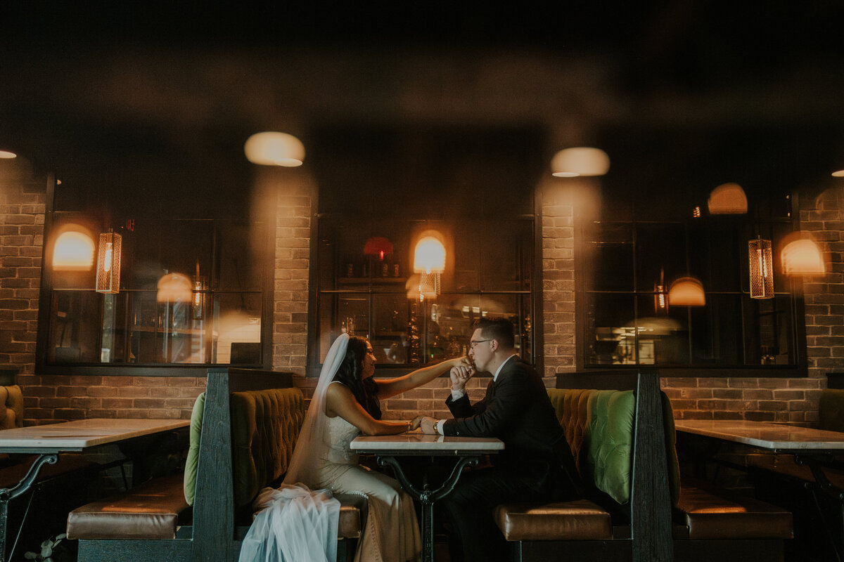 jujuphotography-stpetersburgphotographer-weddingphotography-stpetersburgweddingphotographer-urbanstillhouse-ashleyandryan-747