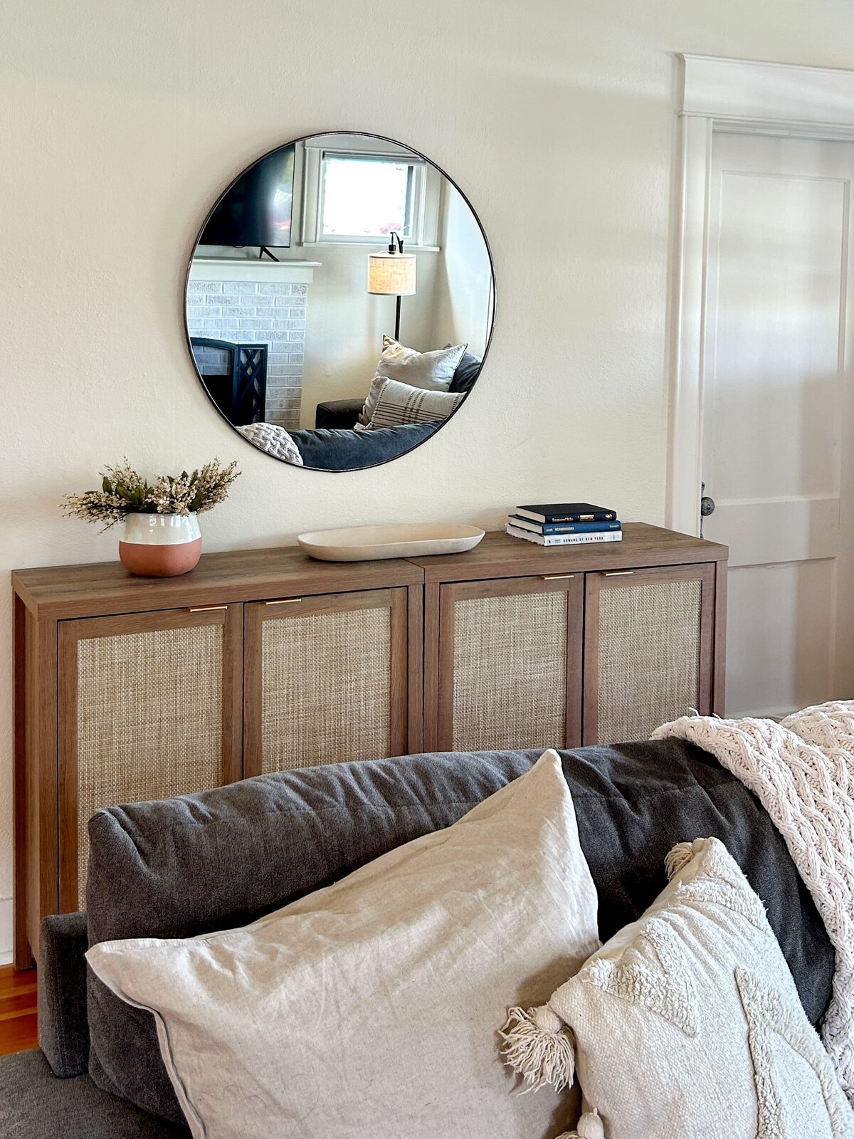 occupied-staging-everett-foyer-modernmollusk