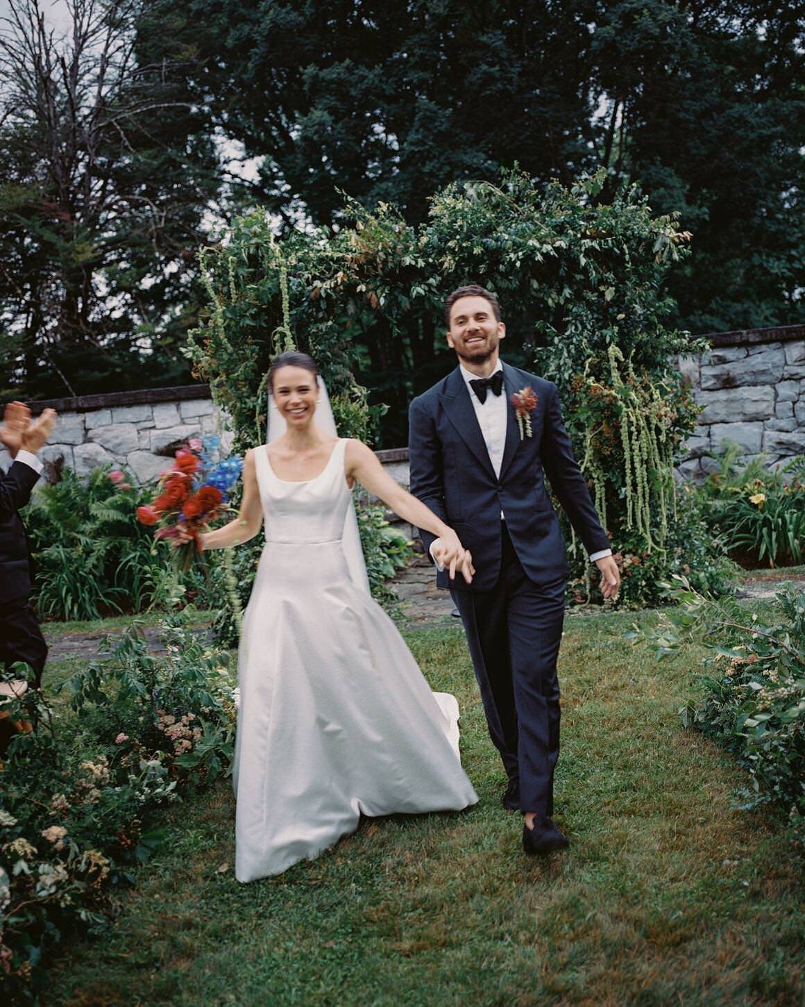troutbeck-53-guest-dining-at-long-reception-table-with-decorations-at-troutbeck-jenny-fu-studio