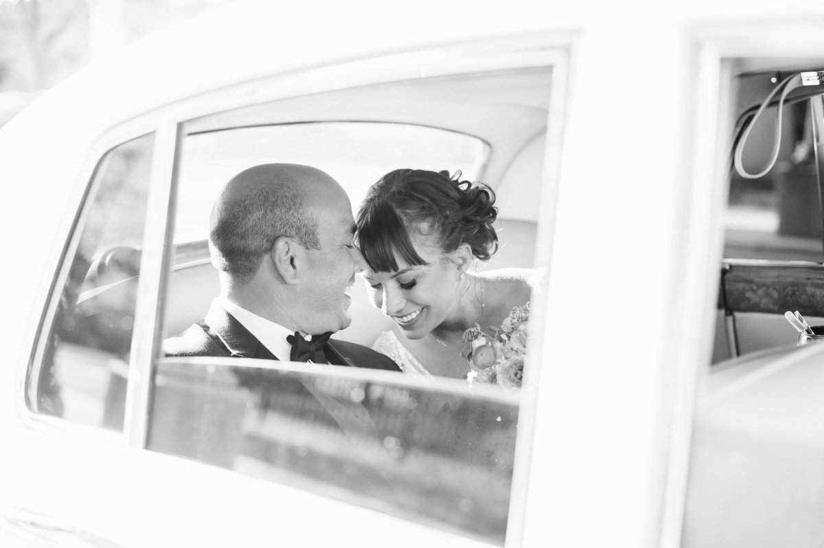 bride-and-groom-classic-car