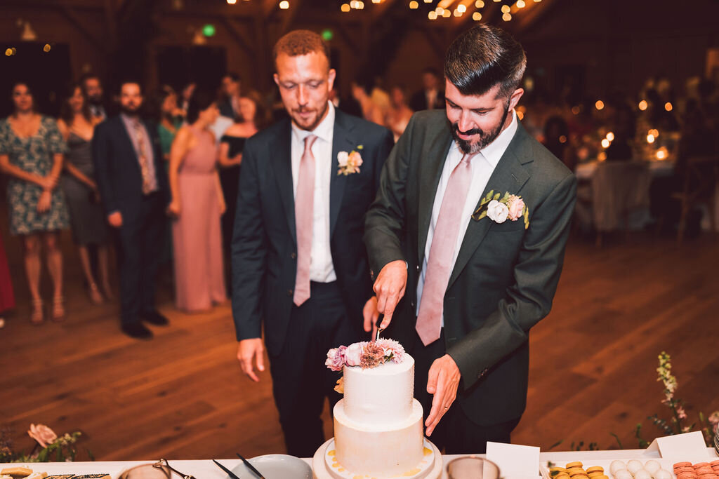 Lake House  Canandaigua Wedding Cutting Cake_Verve Event Co. (1)