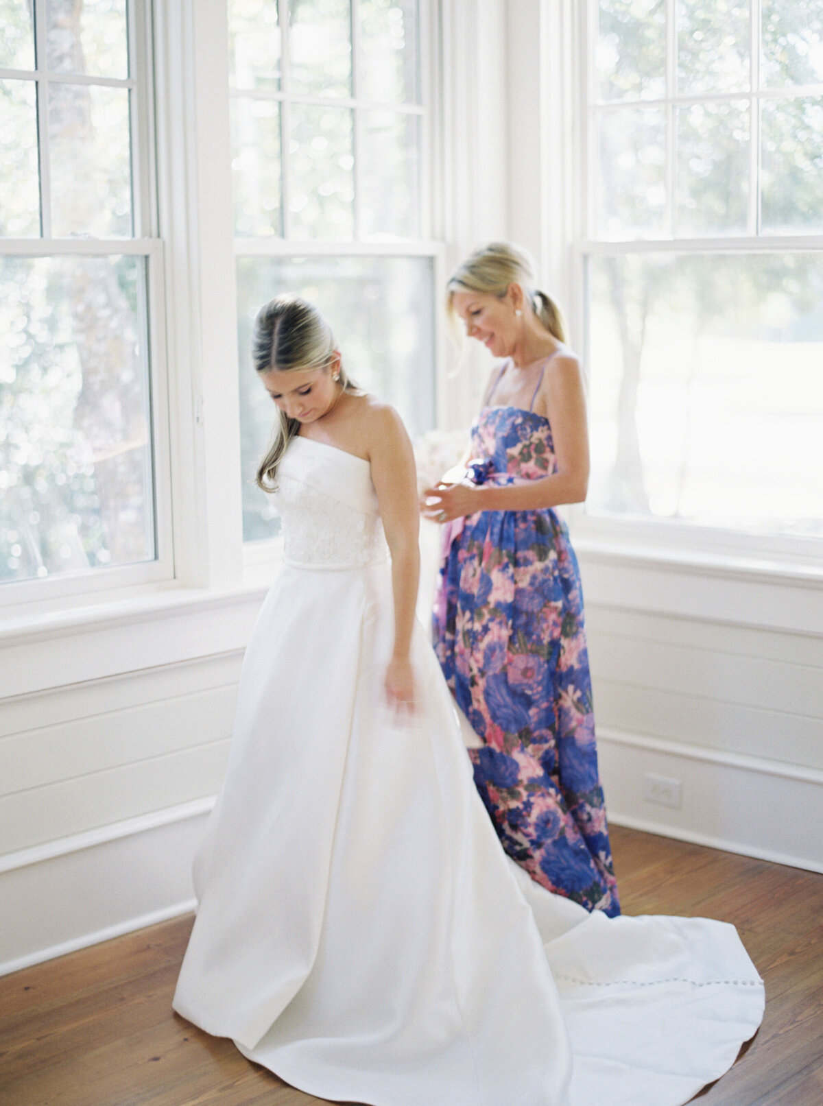Emily March Photography Wilmington, North Carolina and Destination Wedding Engagement Photographer Heirloom Photography for Memorable Gatherings Light Airy Sentimental Imagery Images Weddings CannonWedding_0059