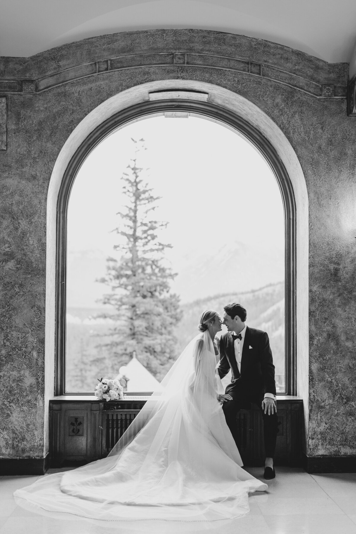 calgary_wedding_photographers_fairmont_banff_springs_destination_wedding_nicole_sarah-24