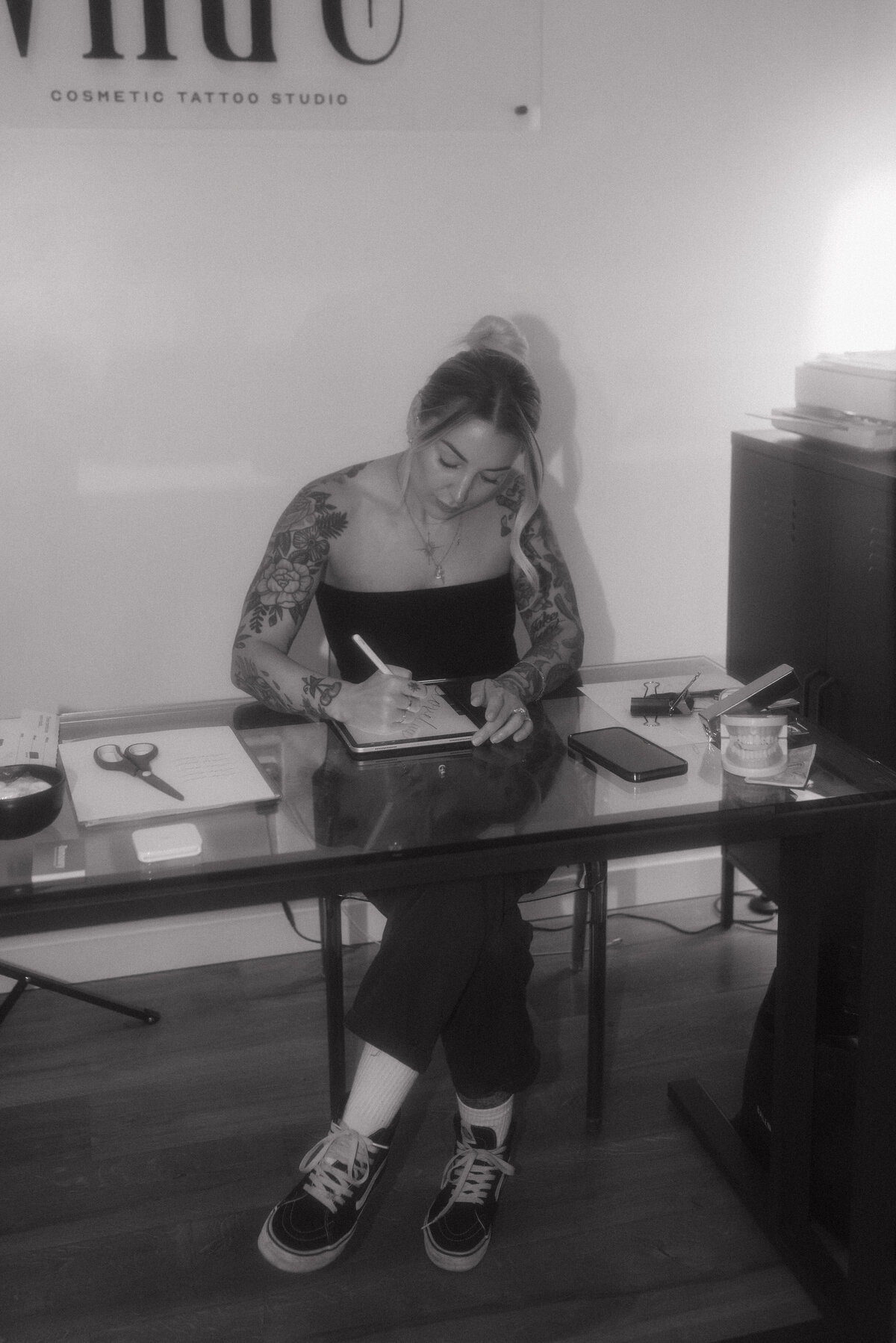 Lauren-Carly-Photo--Tattoo-Artist-Branding--Headshots--Brand-Photographer--14236