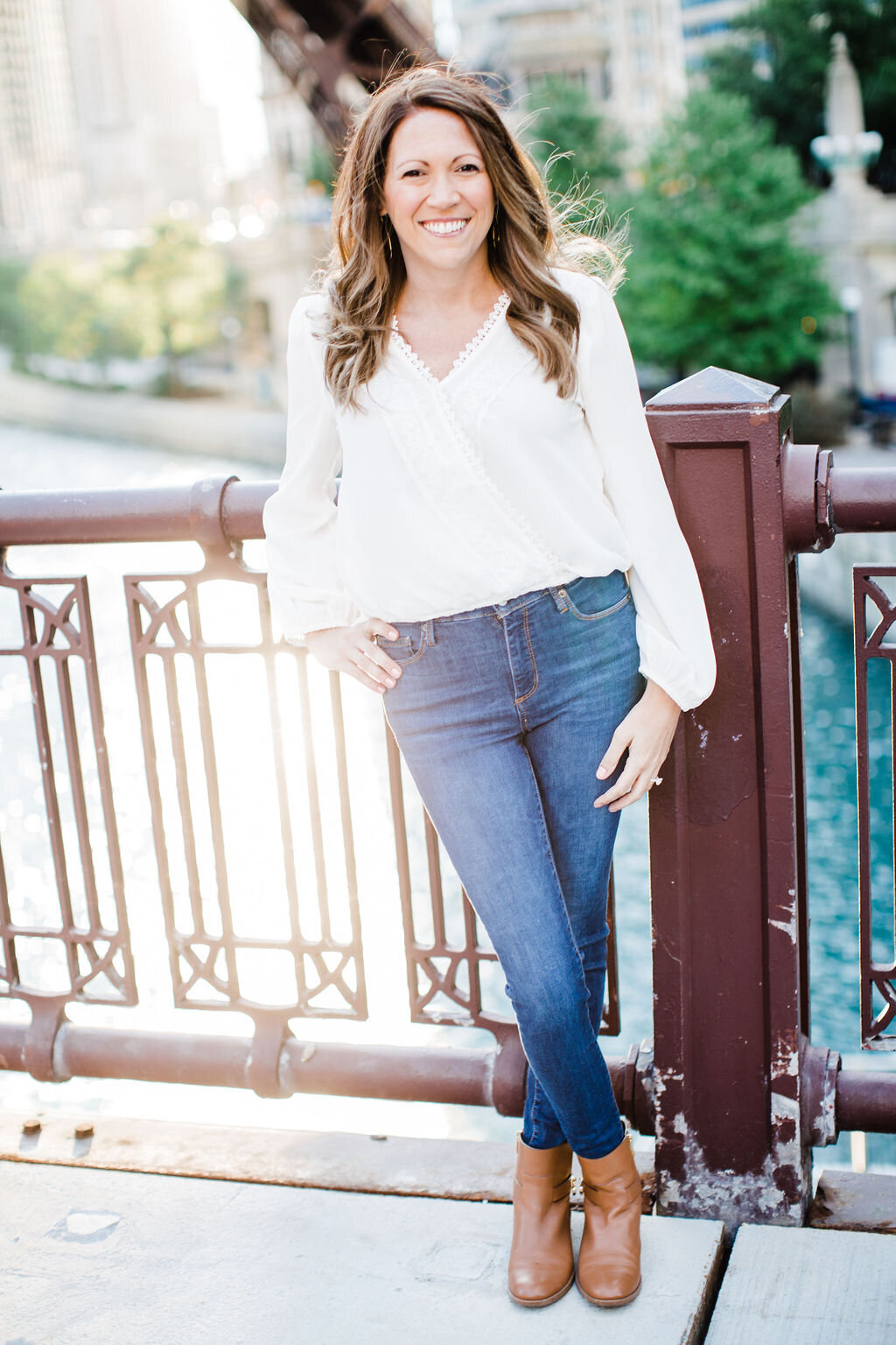 chicahoriverwalksunriseenagagementsesion_chicagoweddingphotographerbozenavoytko-90009