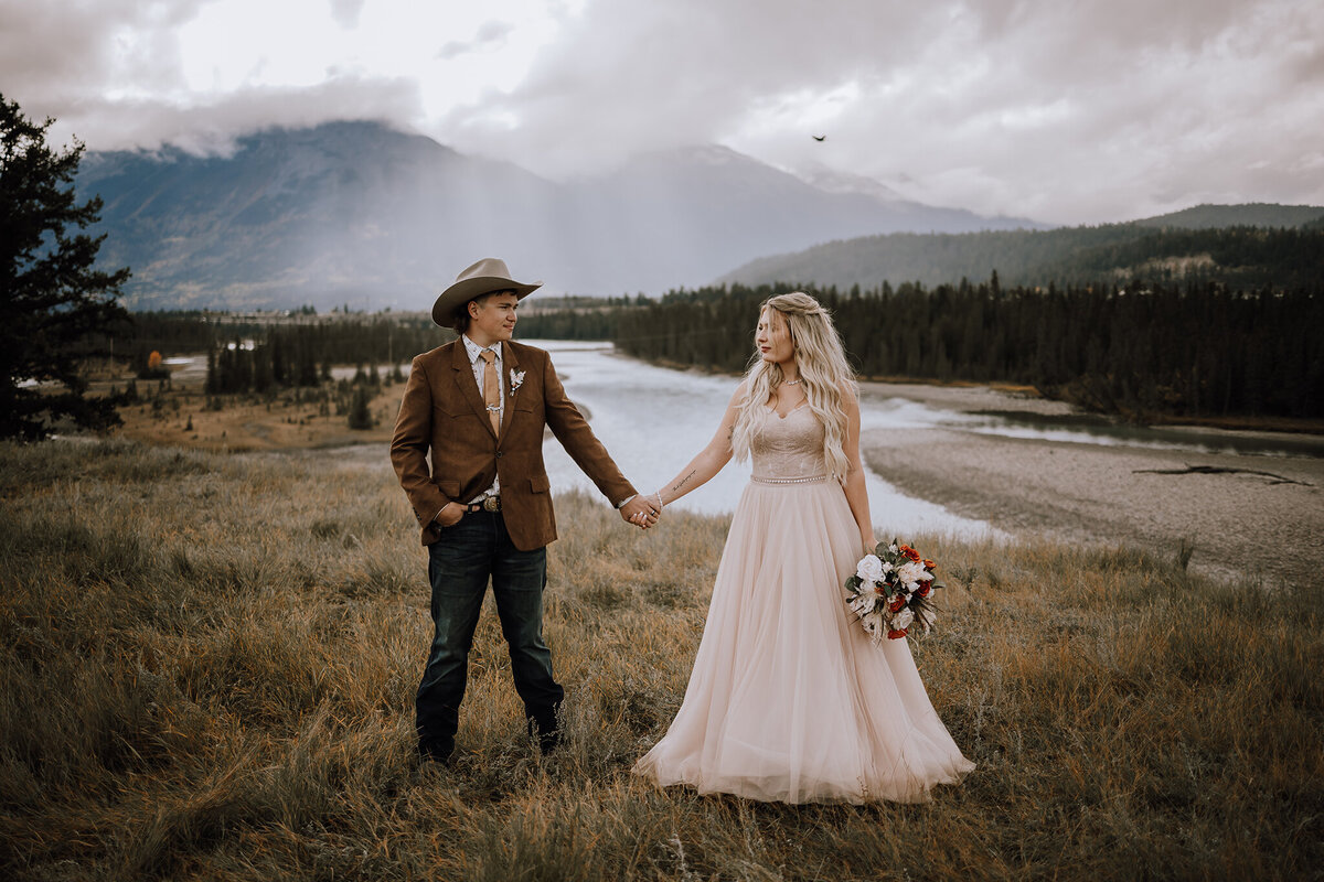 Alberta_elopement_photographer (15)