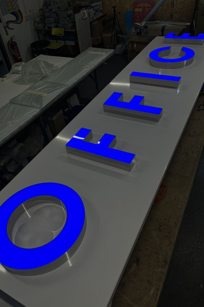 ellis-signs-built-up-rimless-face-illuminated-letters-office-london-oxford-street