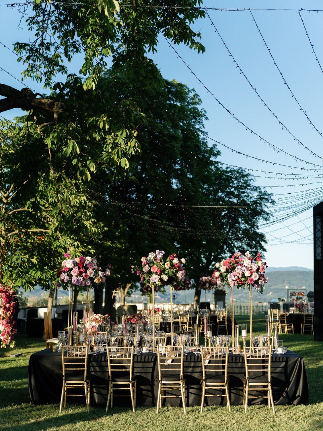 130-Reception-Table-Settings-in-Tuscany
