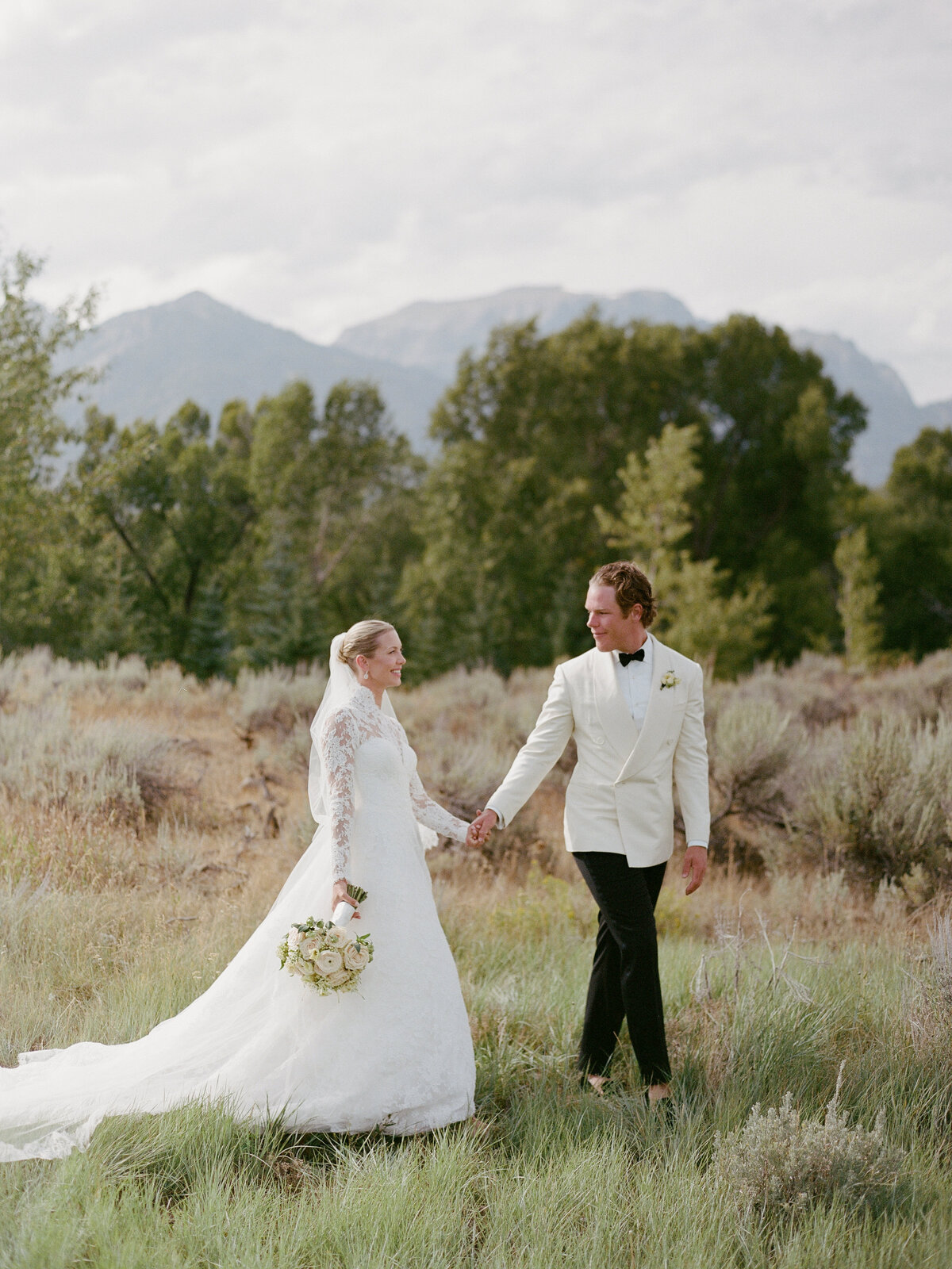 Jessica & Garrett - Brady Bates Photography Sneak Peeks -81