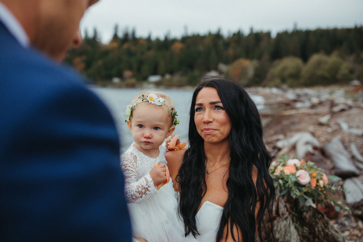 sargeant-bay-elopement-with-baby-by-the-water-sechelt-photographer-lowres_1