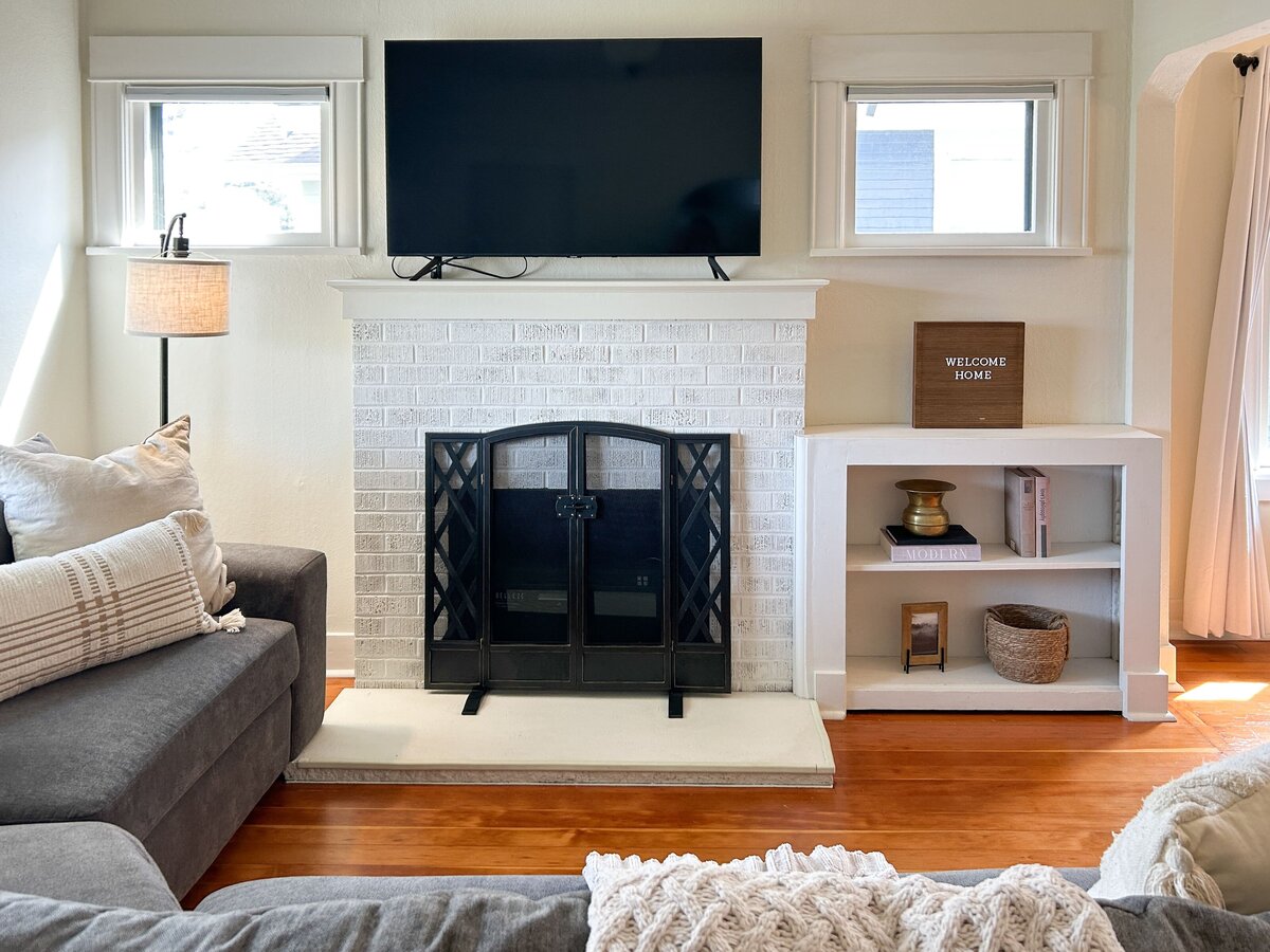 occupied-staging-everett-great-room-modernmollusk-2