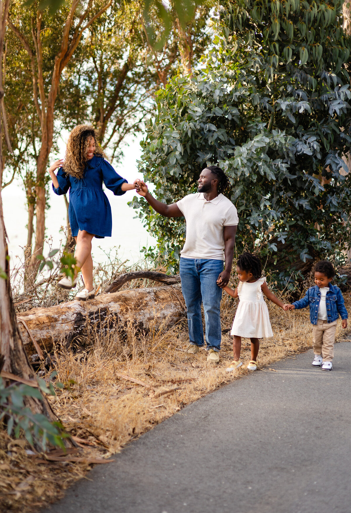 Family walking together holding hands in Bay Area Family Portfolio session – Ellobelle Photography