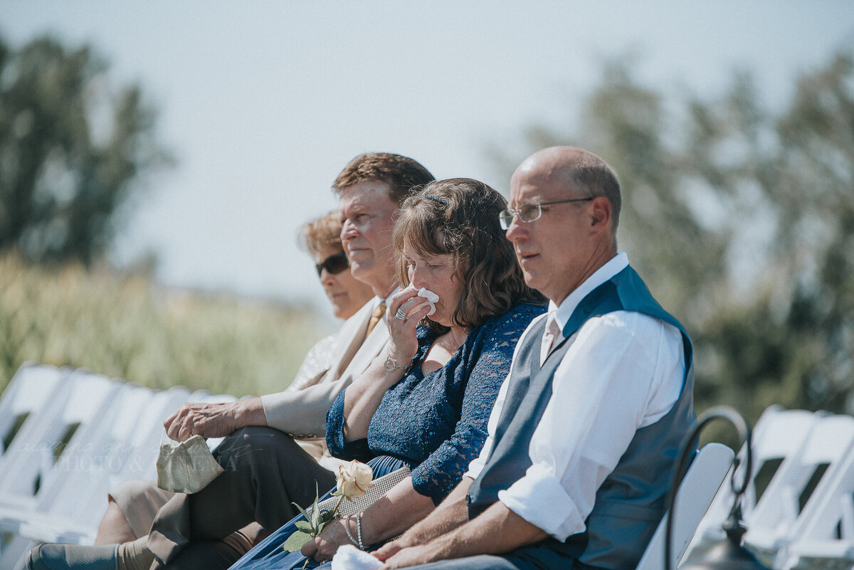 ceremony _ alaynna ann schwartz _ harpors vinyard _ iowa photographer _ playlife photography_0134