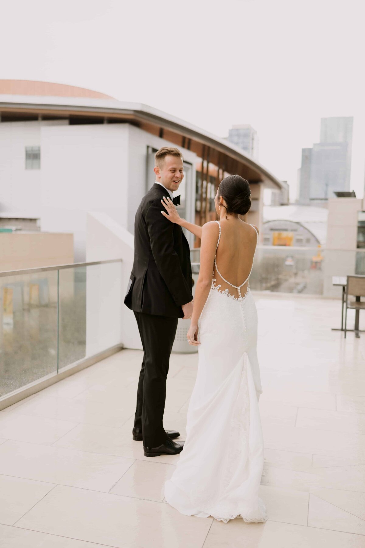 Couple gets married in downtown Nashville